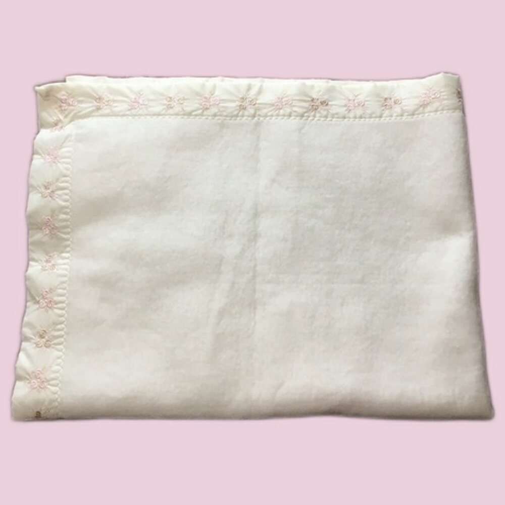 Vintage Baby Chatham Cream Acrylic Crib Blanket Nylon Satin Roses Trim- 38x48